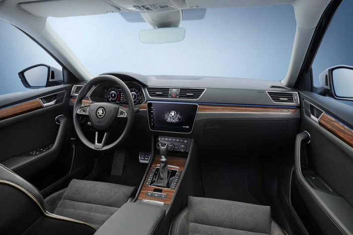 Ngoài ra, hãng xe ôtô Skoda còn bổ sung cho mẫu xe này một chế độ đi địa hình và phần bảo vệ gầm xe cho phần động cơ và sàn cốp rất có ích khi di chuyển trên những địa hình gập ghềnh.