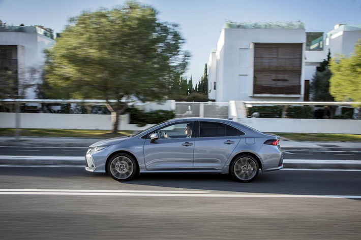 Phiên bản Corolla Altis được bán tại Thái Lan có thiết kế tương tự phiên bản bán tại châu Âu. Trong khi đó, tại thị trường Mỹ và Trung Quốc sẽ có một phiên bản khác với tên gọi Toyota Levin.