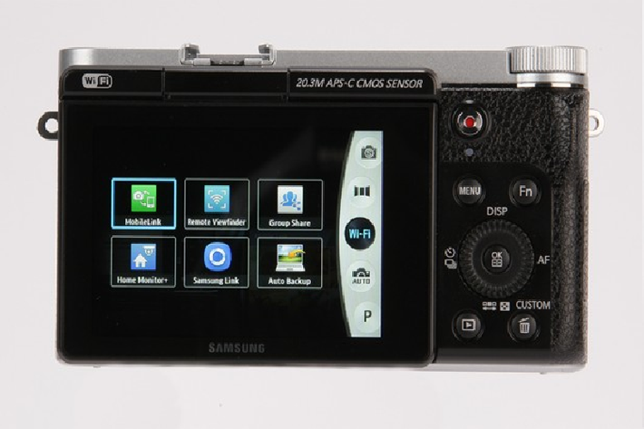 NX3000 cho phép bạn lựa chọn chụp JPEG, RAW hoặc cả hai, nhưng ở chế độ chụp cả JPEG và RAW sẽ khiến bạn phải đợi khoảng 10 giây mới có thể chụp bức ảnh tiếp theo.
