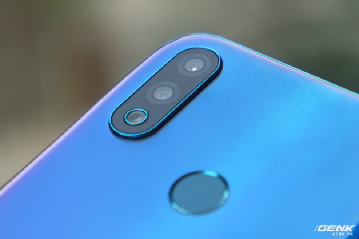 Cụm camera kép của Joy 2+ có độ phân giải 13MP và 5MP, trong đó camera phụ làm nhiệm vụ đo khoảng cách phục vụ tính năng chụp ảnh xoá phông.