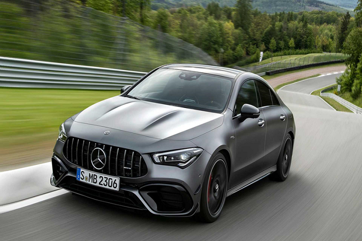 Thời gian tăng tốc từ 0-100 km/h của CLA45 và CLA45 S lần lượt là 4,1 giây và 4,0 giây do xe có khối lượng lớn hơn. Tốc độ tối đa của 2 phiên bản này tương đương với A45 và A45 S.