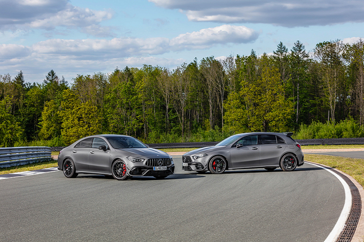 Tại sự kiện Goodwood Festival of Speed năm nay, cặp đôi Mercedes-AMG A45 và CLA45 2020 sẽ chính thức được ra mắt. Khác với thế hệ trước, phiên bản hiệu suất cao của dòng hatchback và coupe 4 cửa cỡ nhỏ sẽ có thêm bản nâng cấp S với nhiều trang bị hấp dẫn hơn.