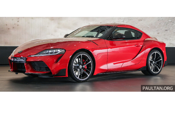 Từ khi ra mắt cho đến nay, Toyota Supra A90 mới nhận được rất nhiều ‘’lời ra tiếng vào’’ từ cộng đồng người chơi xe. Với nhiều người, Supra mới đã không còn là Supra JDM ngày trước khi nó mang ‘’hồn Nhật xác Đức’’ vì lý do Toyota đã bắt tay với BMW để cho ra đời A90.