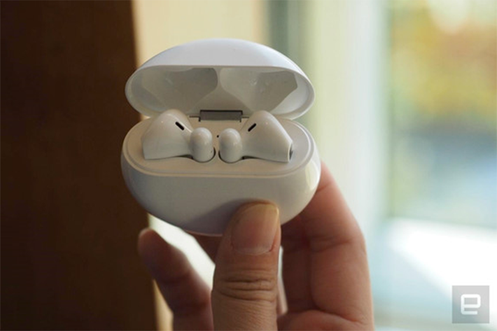 Theo biên tập viên Mat Smith của trang Engadget, ứng dụng điều khiển chiếc tai nghe này hoạt động khá tốt, người dùng cũng có thể điều chỉnh chế độ chống ồn chủ động. Tuy nhiên, hiện tại ứng dụng này chỉ có tiếng Trung Quốc.