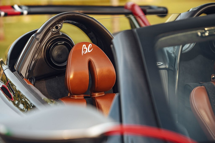 Ở Pagani, ông Horacio Pagani đã áp dụng triết lý mượn từ thời phục hưng của thiên tài nghệ thuật Leonardo da Vinci, người mà hơn 500 năm trước đã tuyên bố: Nghệ thuật và Khoa học phải đi đôi với nhau.
