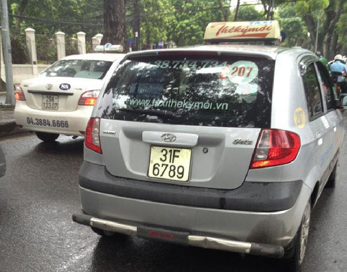 Chiếc taxi Hyundai Getz biển số 6789 tại Thủ đô. (Ảnh: Fanpage Biển số đẹp)