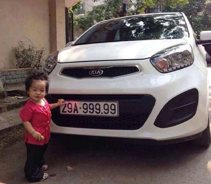 Một chiếc xe giá rẻ biển khủng "ngũ quý 9" - chiếc Kia Morning ở Hà Nội. (Ảnh: Fanpage Biển số đẹp)