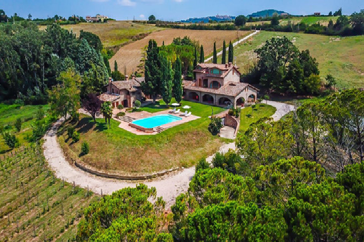 Ẩn mình tại vùng nông thôn Umbria (Italy) yên bình, Miataland không chỉ đơn thuần là một resort 5 sao được xây dựng theo phong cách của mẫu xe thể thao Mazda MX-5, đây còn là nơi cất giữ bộ sưu tập lớn nhất thế giới của mẫu roadster huyền thoại này.