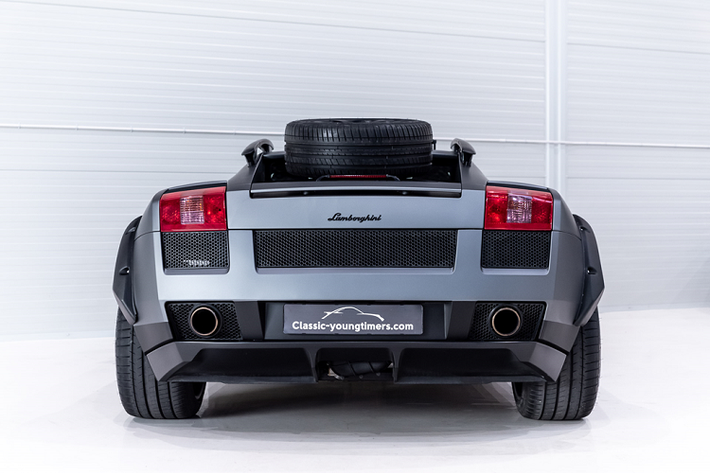Bản độ độc đáo này là sản phẩm của xưởng Classic Youngtimers ở Hà Lan. Siêu xe Lamborghini Gallardo phong cách off-road đang được rao bán với giá khoảng 125.360 USD.