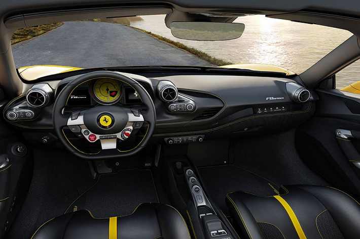 Ferrari F8 Spider được trang bị bộ mâm 20 inch thiết kế 5 cánh sao "hướng xoay" như trên F8 Tributo, đi kèm với lốp 245/35ZR20 ở bánh trước và 305/30ZR20 ở bánh sau.