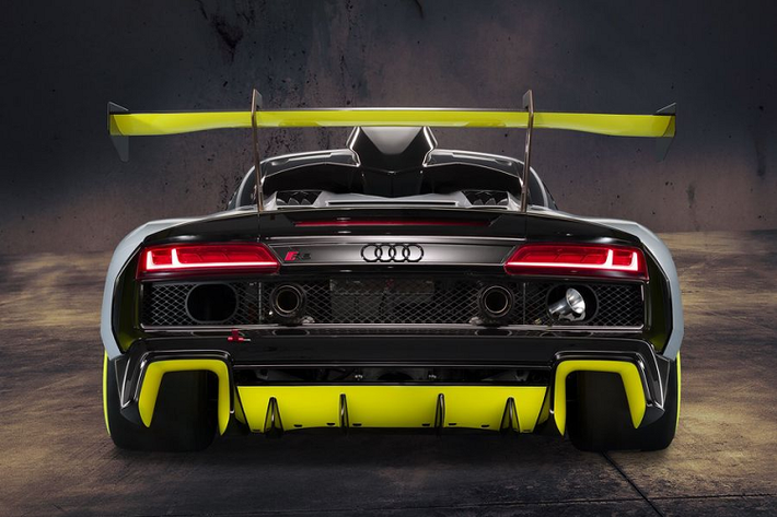 Theo Audi, R8 LMS GT2 là chiếc xe thể thao lý tưởng cho những cuộc đua cổ điển cũng như các sự kiện Track Days hay Race Resorts - nơi có sự tham gia ngày càng đông của các khách hàng Audi.