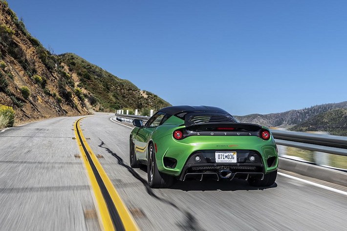 Tại Mỹ, giá bán Lotus Evora GT khởi điểm công bố là 96.950 USD (tương đương 2,25 tỷ đồng).