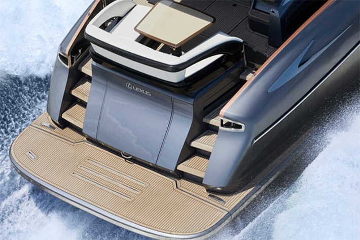 LY 650 là sản phẩm hợp tác giữa Lexus và xưởng thiết kế du thuyền Italy Nuvolari Lenard. Kiểu dáng và hình dáng tổng thể cả trong lẫn ngoài của LY 650 được làm mới so với concept cách đây 2 năm.