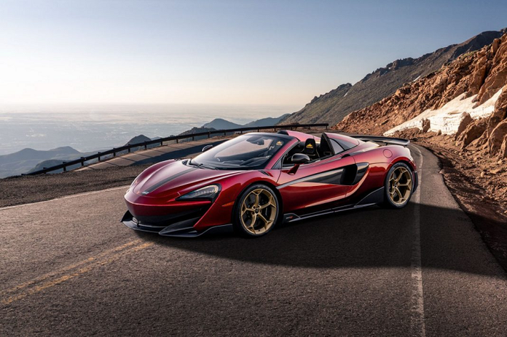 Ngoài ra, xe cũng sở hữu gói nâng cấp MSO Clubsport cho McLaren với những trang bị độc đáo giúp giảm trọng lượng của xe. Gói trang bị này nâng cấp ngoại thất với một số chi tiết bổ sung bằng sợi carbon, bên trong là ghế đua bằng sợi carbon siêu nhẹ (Super-Lightweight Carbon Fiber Racing seat) được mang từ Mclaren Senna. Cuối cùng, bộ ốc bánh xe được thay bằng ốc titan.