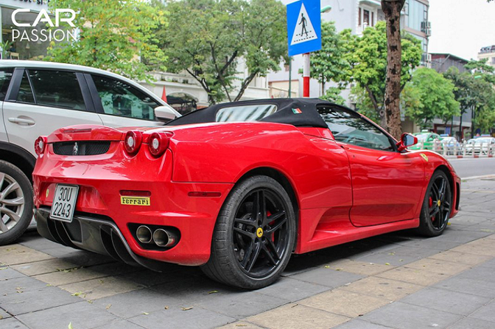 Khoảng 10 năm về trước, khi phong trào siêu xe bắt đầu nở rộ, những chiếc Ferrari dần được đưa về, đi đầu phong trào thời bấy giờ là Ferrari F430. Trong đó phải kể đến một trong số ít những chiếc Ferrari F430 Spider tại Việt Nam.