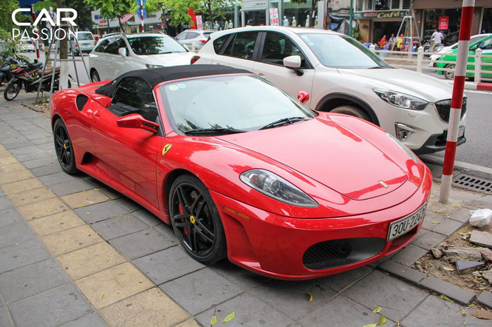 Tại Việt Nam, số lượng những chiếc Ferrari cũng khá nhiều, nhưng chủ yếu là những chiếc Ferrari đời mới. Siêu xe Ferrari F430 Spider hiện không còn được chú ý nhiều bởi nó đã xuất hiện từ khá lâu, tuy nhiên với nhiều người yêu xe thì đây vẫn là một "siêu ngựa nòi".