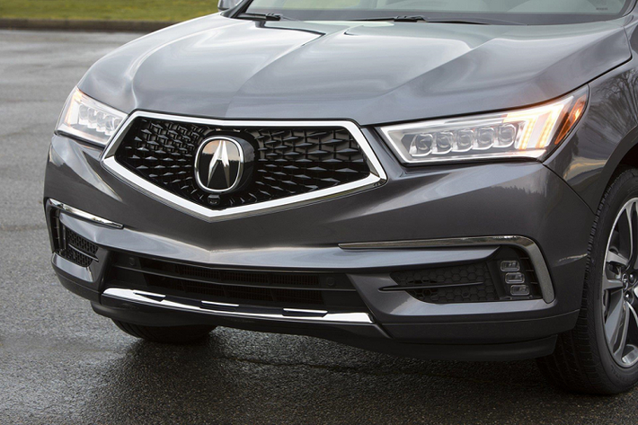 Xe có 9 tùy chọn sơn ngoại thất, trong đó có 4 màu cao cấp gồm: Majestic Black Pearl, Performance Red Pearl, Canyon Bronze Metallic và Apex Blue Pearl (dành riêng cho bản A-Spec). Các màu còn lại là White Diamond Pearl, Modern Steel Metallic, Gun Metal Metallic, Lunar Silver Metallic và Fathom Blue Pearl.