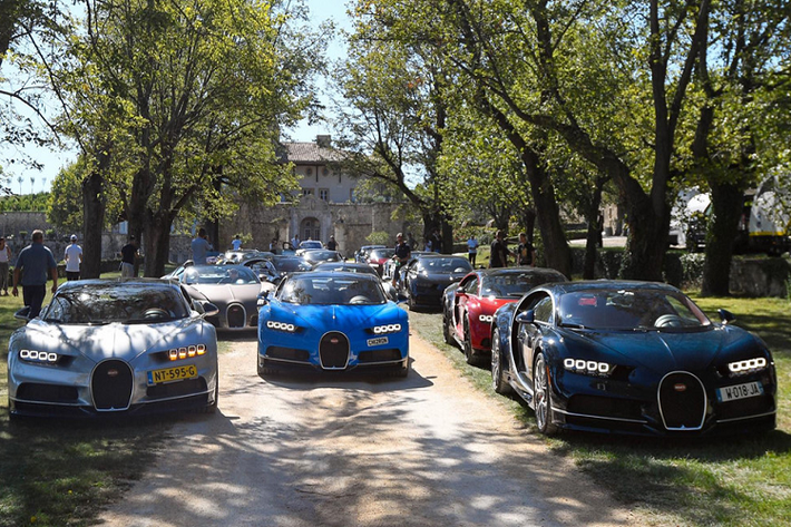 Tên tuổi Bugatti gắn liền với những mẫu xe nhanh nhất và đắt tiền bậc nhất thế giới. Những chủ sở hữu Bugatti đều thuộc giới siêu giàu và việc mua được một chiếc Bugatti không đơn giản bởi số lượng sản xuất siêu xe này khá hạn chế.