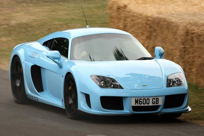 Noble M600 là siêu xe được chế tạo bởi hãng sản xuất ôtô nhỏ lẻ Anh quốc – Noble, được thành lập từ năm 1999. Noble M600 được trang bị động cơ V8 do Volvo sản xuất. Động cơ đi kèm 2 bộ tăng áp Garrett nên sản sinh công suất tối đa 450 mã lực ở chế độ Road, 550 mã lực ở chế độ Track và 650 mã lực ở chế độ Race.