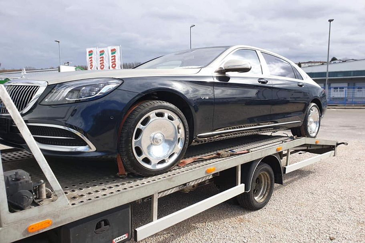 Mercedes-Maybach S650 2019 là phiên bản nâng cấp giữa vòng đời của thế hệ S-Class Maybach 2018. Vì vậy, phiên bản 2019 và bản 2018 không có nhiều điểm khác nhau, ngoại trừ việc S650 2019 nói riêng và Maybach S-Class 2019 nói chung được trang bị bộ lưới tản nhiệt kiểu mới dạng thang dọc được mạ chrome thay vì kiểu ba thanh ngang kép trước.