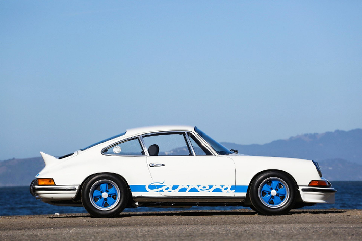 Porsche đã chế tạo chiếc Carrera RS 2.7 để đáp ứng các yêu cầu tương đồng để hoàn thành trong nhóm 4. Nhà sản xuất Đức chỉ lắp ráp đúng 500 chiếc nhưng cuối cùng số lượng đã lên tới 1.580 xe, khoảng 1.300 xe trong đó nằm trong tiêu chuẩn “Touring” như chiếc được bán đấu giá này.