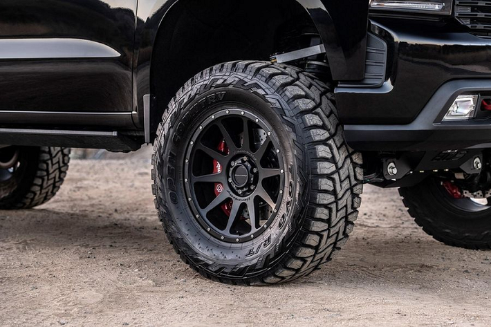 Cung cấp sức mạnh cho Goliath 6×6 là khối động cơ V8 6.2 lít của GM, có thể được nâng cấp thêm với bộ siêu nạp 2.9 lít của thương hiệu để đưa công suất lên tới 705 mã lực và mô-men xoắn cực đại 914Nm.