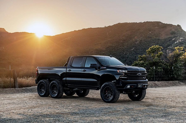 Goliath 6×6 của Hennessey thực ra đã từng được xem trước lần đầu vào năm 2018, xe được xây dựng dựa trên Trail Boss Z71 va mới đây là "quái vật" bán tải Chevrolet Silverado mới.
