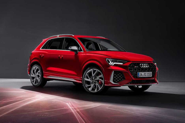 Vào đầu tháng trước, Audi từng tuyên bố sẽ tung ra tới 6 mẫu xe khác nhau thuộc series hiệu năng cao RS, và hãng đang dần thực hiện đúng lời hứa này. Sau RS 6 Avant và RS 7 Sportback, mẫu xe tiếp theo đã được hãng ra mắt là chiếc crossover Audi RS Q3 mới, cùng với phiên bản thân xe coupe Sportback của nó. Đây là lần đầu tiên dòng Q3 có một phiên bản thể thao RS tới từ bộ phận Audi Sport.