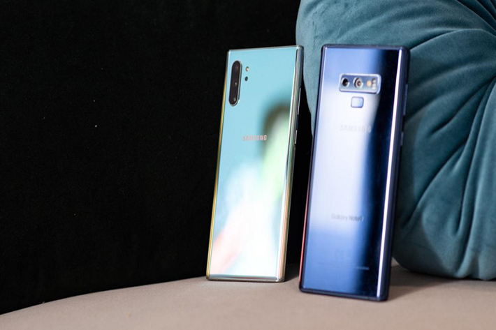 Cấu hình của Galaxy Note10 bao gồm chip Snapdragon 855 dành cho thị trường Mỹ và chip Exynos 9825 cho các thị trường khác. Máy có RAM 8 GB với bộ nhớ trong 256 GB. Đây là sự nâng cấp khá mạnh so với cấu hình của Galaxy Note9 đang dùng chip Snapdragon 845 và Exynos 9810, cùng RAM 6 GB.