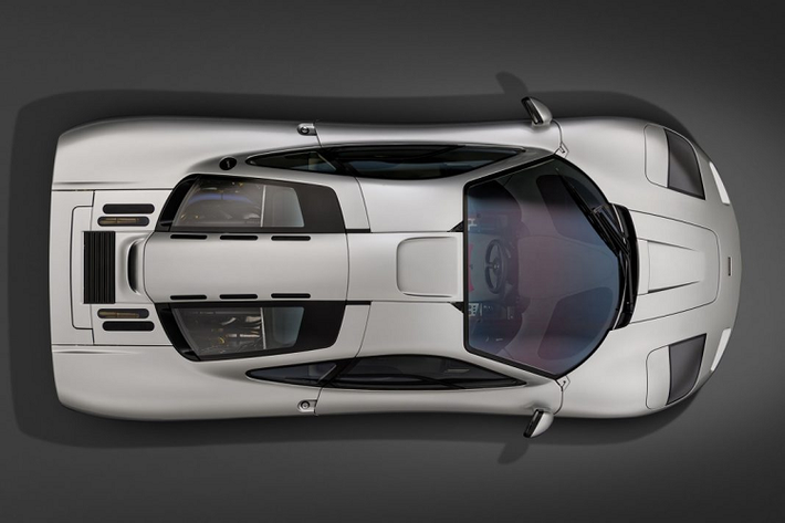 “Chỉ 12 tháng trước, chúng tôi đã công bố chương trình MSO McLaren F1 Heritage với việc ra mắt chiếc F1 25R phục chế với màu Gulf Racing. Sau khi khôi phục lại rộng rãi, đó là công sức của tình yêu dành cho đội ngũ của chúng tôi. Giờ đây, chúng tôi tiếp tục vinh dự khi được trưng bày chiếc Mclaren mang khung gầm 63 tại Hampton Court Concours d’Elegance.