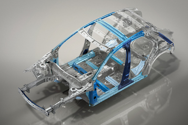 Động cơ SkyActiv-X có tỷ số nén rất cao lên đến 16:1, đây là động cơ xăng thương mại đầu tiên sử dụng đánh lửa nén, trong đó hỗn hợp hoà khí tự bốc cháy khi được nén bởi piston trong buồng đốt tương tự như động cơ dầu (diesel).