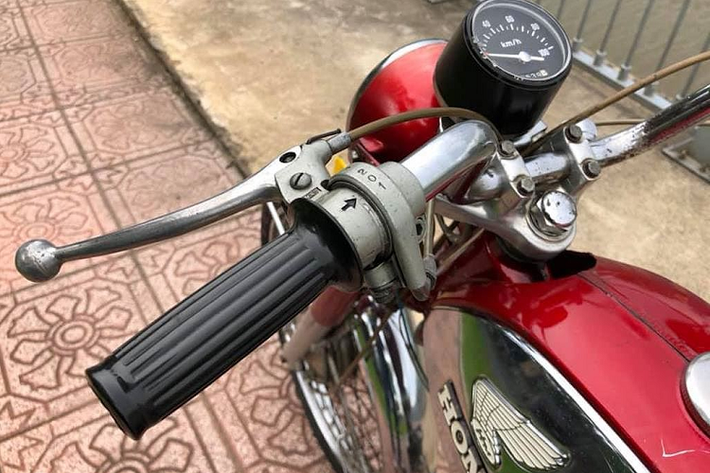 Để đáp ứng nhu cầu này, về cơ bản Honda đã kết hợp kiểu dáng của chiếc S90Z và tích hợp một số đặc tính sử dụng tương tự những dòng xe nêu trên để tạo nên C320.