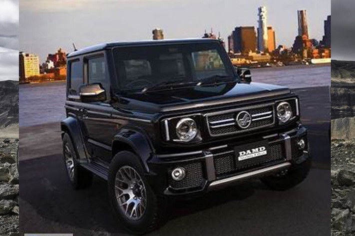 Để tăng cường khả năng off-road, DAMD cũng trang bị bộ cản trước, sau riêng biệt với đèn gầm. DAMD còn chế cho Jimny bộ ba-đờ-sốc trước sau bằng kim loại chắc chắn, với góc tới và góc thoát lớn hơn so với xe nguyên bản.