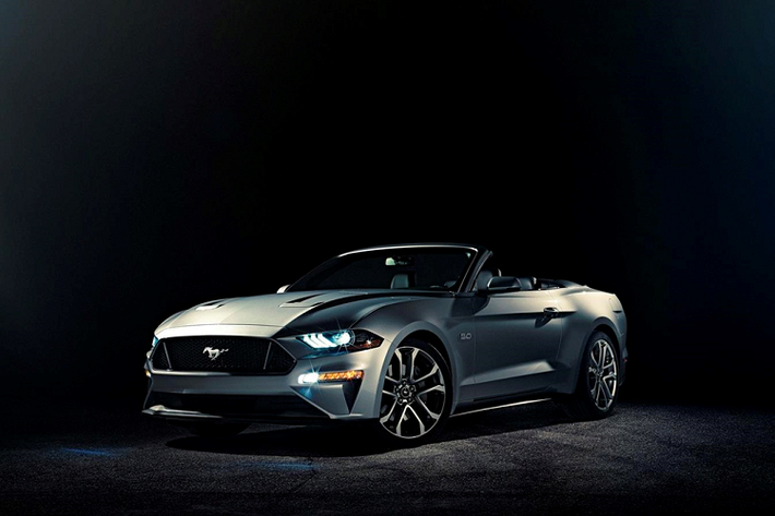 Nổi tiếng với mẫu xe Model T đời đầu của ngành công nghiệp xe hơi, Ford có cổ phần lớn trong Volvo, Jaguar, Land Rover, Mazda, Mercury, và Aston Martin. Năm 2019, Ford thiết lập quan hệ đối tác với Volkswagen phát triển dòng xe thương mại, công nghệ tự lái và xe điện. Hãng xe Mỹ cũng vừa đầu tư 500 triệu USD cho Rivian, startup chuyên sản xuất bán tải điện.