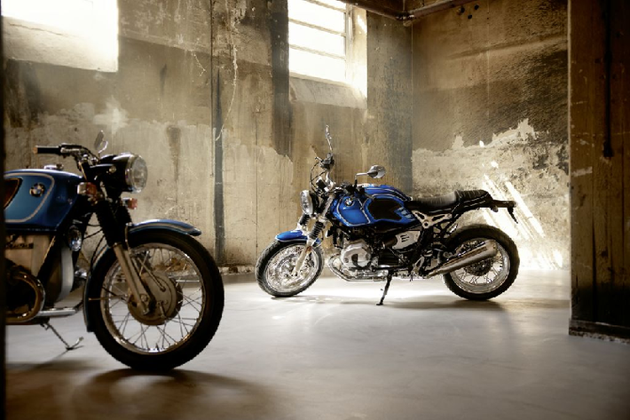 Về truyền động, BMW R Nine T / 5 được trang bị khối động cơ Boxer 1.170cc với công suất đầu ra 110 mã lực và 116 Nm mô-men xoắn cực đại. Đi kèm với đó còn là hộp số côn tay 6 cấp.
