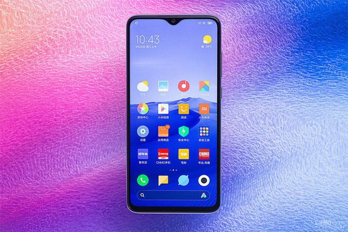 Bộ nhớ RAM đi kèm 6/8GB và dung lượng lưu trữ 64/128GB. Pin dung lượng 4.500 mAh hỗ trợ sạc 18W. Với mức cấu hình này thì Redmi Note 8 Pro đạt tới hơn 284.000 điểm.
