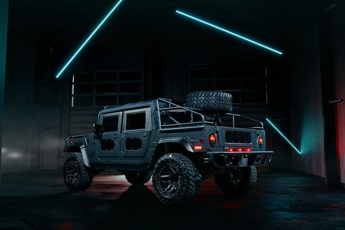 Theo nhà sản xuất, Hummer H1 Launch Edition sẽ được sản xuất giới hạn chỉ 12 chiếc trên toàn cầu, trong số tất cả các mẫu xe đến tay khách hàng sẽ có sự khác biệt và không một chiếc nào giống với chiếc nào, đặc biệt là tuỳ chọn về màu sơn.