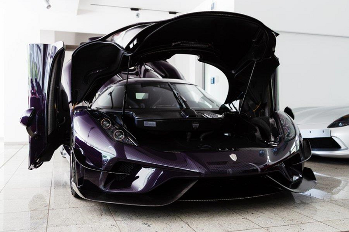 Chỉ có 80 chiếc siêu xe Koenigsegg Regera được sản xuất trên toàn thế giới, nhưng với dàn áo độc đáo này, chiếc siêu xe Thụy Điển càng trở nên hấp dẫn hơn.
