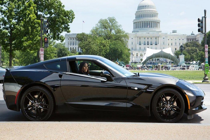 Chevrolet Corvette C7 - Black Widow: Chevrolet Corvette C7 là một mẫu xe thể thao có hiệu suất đáng kinh ngạc. Bên cạnh đó, mẫu xe này sở hữu thiết kế sắc sảo và huyền bí. Đó là lý do mẫu xe này được chọn để đồng hành cùng Black Widow trong "Captain America: The Winter Soldier".