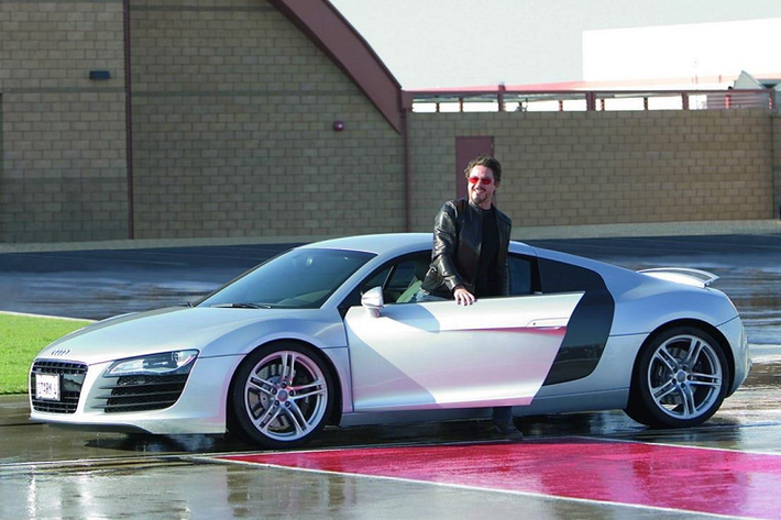 Audi R8 của Iron Man: Fan của MCU nói chung và của Iron Man nói riêng sẽ không thể nào không biết chiếc Audi R8. Trong suốt 11 năm tồn tại của Iron Man, nhân vật Tony Stark lái những chiếc xe của Audi trong phần lớn thời gian. Trong đó, dòng xe R8 được ưu ái nhất khi xuất hiện gần như đầy đủ các phiên bản: R8 Coupe, R8 Spyder, R8 e-tron và R8 V10 Plus.