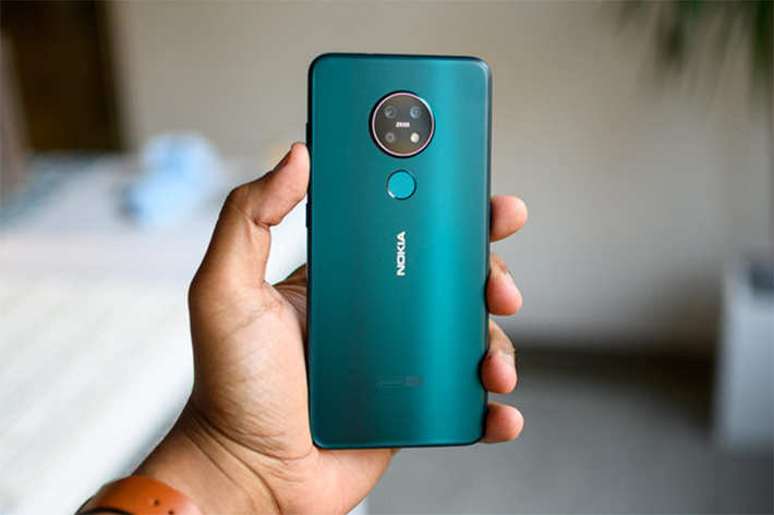 Nokia 7.2 - Model tầm trung này sở hữu hệ thống 3 camera sau gồm camera chính 48 MP, camera góc rộng 118 độ 8 MP và camera tele 5 MP. Cả 3 ống kính đều do Zeiss phát triển. Máy có màn hình 6,3 inch, Full HD+, hỗ trợ phát những nội dung HDR10. Nokia 7.2 sẽ lên kệ vào tháng 9 với giá bán từ 300 euro (khoảng 331 USD) cho bản RAM 4 GB.