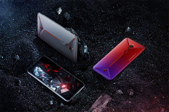 Nubia Red Magic 3S - Model này là phiên bản nâng cấp của mẫu Red Magic ra mắt tháng 4. Máy vẫn sở hữu thiết kế hầm hồ, góc cạnh, mang đậm chất gaming. Red Magic 3S được trang bị màn hình AMOLED, kích thước 6,65 inch, độ phân giải Full HD+ cùng tần số quét 90 Hz. Máy sử dụng bộ xử lý Snapdragon 855+, dung lượng RAM tùy chọn 8/12 GB tương ứng với bộ nhớ trong 128/256 GB. Phiên bản cấu hình thấp nhất có giá 420 USD được bán ra từ ngày 9/9.