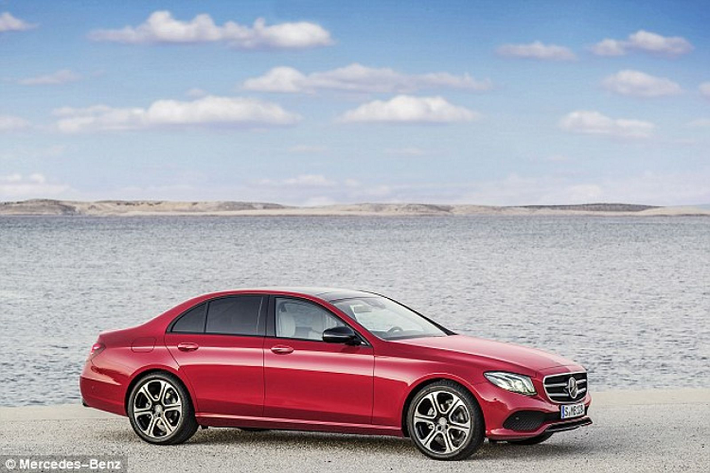 Xe Mercedes-Benz E-Class. Giá từ 36.070 Bảng Anh (khoảng 1,1 tỷ đồng). Điểm tin cậy: 46,1%. Mẫu E-Class mới là một trong những mẫu sedan cao cấp được tìm kiếm nhiều nhất trên thị trường. Với mức giá hơn 1,1 tỷ đồng, nhiều người nghĩ rằng mẫu xe này sẽ khá bền. Tuy nhiên, gần 1/4 (24%) chủ sở hữu mẫu cho biết xe của họ gặp phải nhiều lỗi trong năm đầu tiên sử dụng.