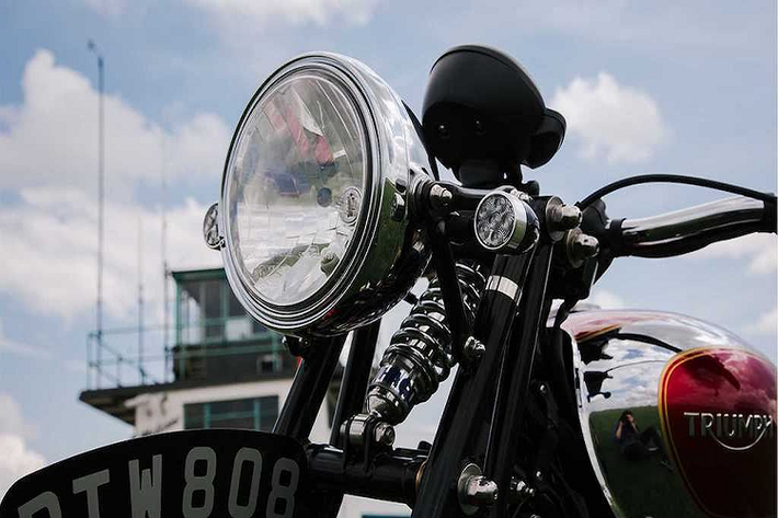 Cảm hứng được các đại lý Triumph lấy ý tưởng tới từ khắp nơi - từ những chiếc xe đua flat track Mỹ tới các dòng xe trong quá khứ từ thương hiệu xe máy Anh quốc này.