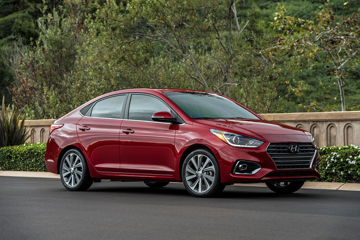 Để tăng thêm sức cạnh tranh cho Accent, hãng Hyundai đã tung ra phiên bản 2020 của mẫu xe cỡ B này ở thị trường Mỹ. Điểm nhấn của Hyundai Accent 2020 mới ở Mỹ chính là động cơ hoàn toàn mới, hứa hẹn sẽ giúp xe tiết kiệm nhiên liệu hơn so với người tiền nhiệm trước đây.