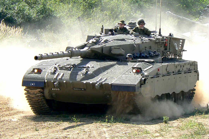 Dòng xe tăng chủ lực của Israel được sử dụng từ năm 1979, đặc biệt phát huy vai trò trong Chiến tranh Lebanon năm 1982. Xe tăng sử dụng động cơ diesel 1.500 mã lực, trọng lượng 65 tấn, tốc độ tối đa 65 km/h, giá bán 4,5 triệu USD (thế hệ Merkava IV mới nhất).