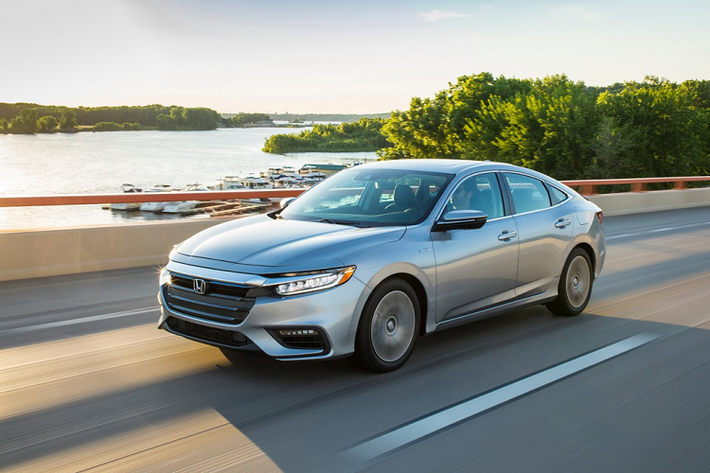 Hãng xe Nhật Bản vừa công bố bảng giá chi tiết cho mẫu sedan Honda hybrid Insight 2020 tại thị trường Mỹ. So với phiên bản 2019, xe được bổ sung nhiều nâng cấp đáng tiền, giá bán chỉ tăng nhẹ 100 USD.