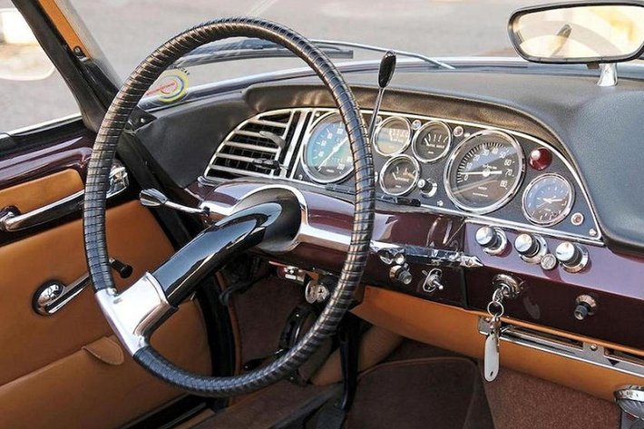 Vô lăng xe Citroen DS21.