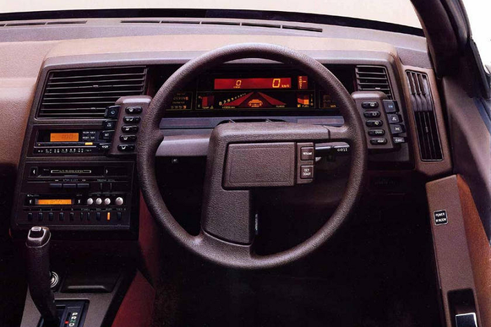 Mẫu xe Subaru XT.