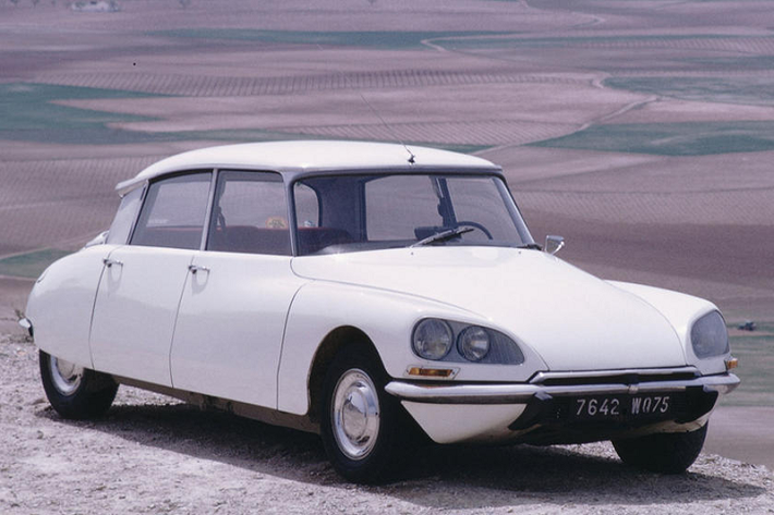 Xe Citroen DS21.